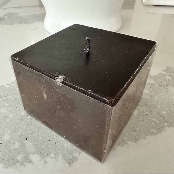 Donna Karan Black Cashmere Square Candle - Picture 5 of 14